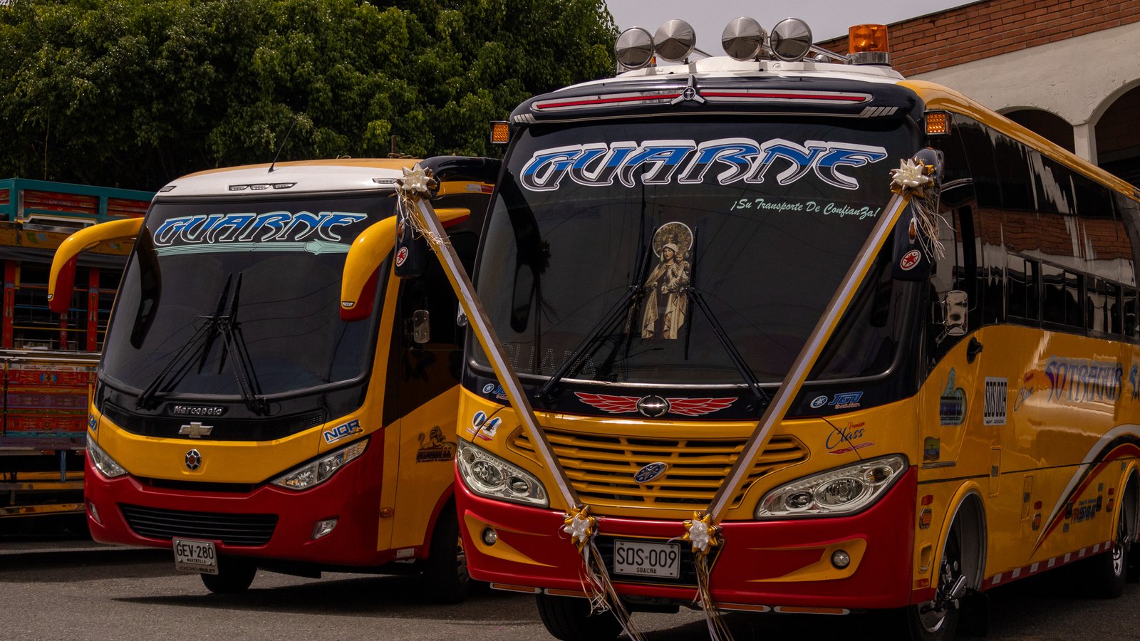 Buses de SOTRAGUR S.A. estacionados