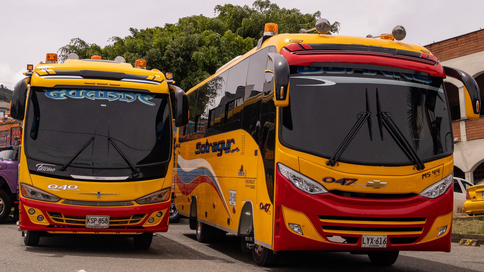 Bus frontal de SOTRAGUR S.A. en zona de operaci&oacute;n